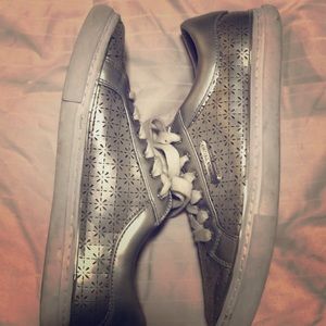 Ivanka Trump silver shoes size 8